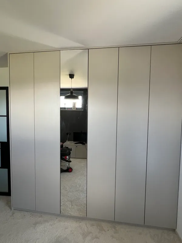 Spálňová zostava so zrkadlom – Tvrdošín, fotka 1